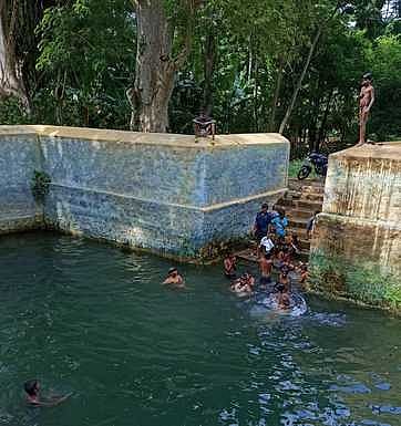 பழைமை வாய்ந்த தீா்த்தத் தொட்டியை புனரமைப்பு  செய்ய வலியுறுத்தல்