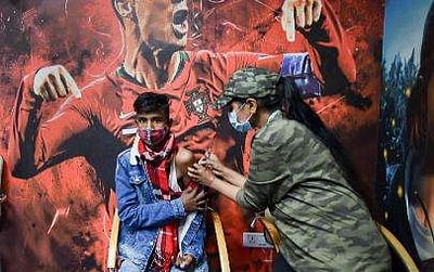 ஒரு லட்சம் இடங்களில் இன்று கரோனா சிறப்பு தடுப்பூசி முகாம்