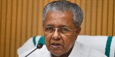 'ராஜிநாமா செய்': பினராயி விஜயன் பயணித்த விமானத்தில் கோஷம்