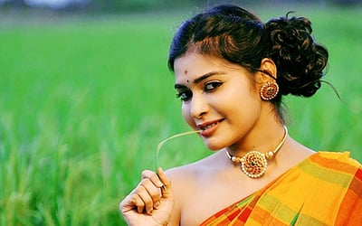 இணையத்தை தெறிக்கவிட்ட தர்ஷா குப்தா - புகைப்படங்கள்