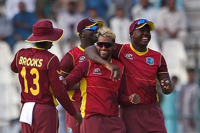 பவுலராக அசத்திய நிகோலஸ் பூரன்