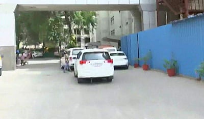 மருத்துவமனையில் சோனியா காந்தியை சந்தித்த ராகுல், பிரியங்கா