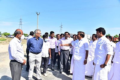 குடமுருட்டி, உய்யகொண்டான் கரைகளை பலப்படுத்தும் பணி: அமைச்சர்கள் ஆய்வு