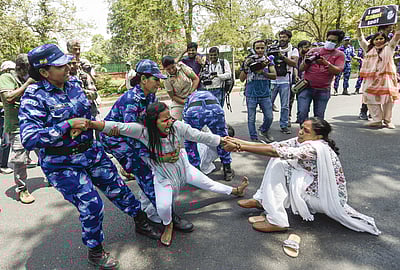 இது பாஜகவின் 'தனியார் ராணுவம்': காங்கிரஸ் குற்றச்சாட்டு