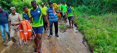 போடி அருகே காட்டாற்று வெள்ளத்தில் சிக்கியவர் சடலமாக மீட்பு