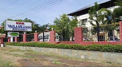 வேளாங்கண்ணியில் உள்ள சொகுசு விடுதியில்  வருமான வரித்துறையினர் சோதனை