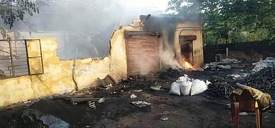 ரப்பா் அரைவை தொழிற்சாலையில் தீ விபத்து: ரூ.4 லட்சம் பொருள்கள் சேதம்