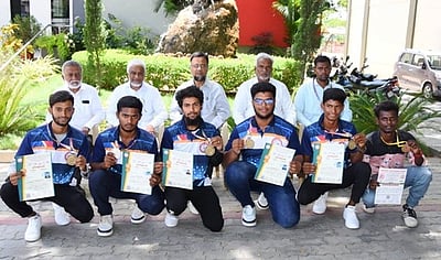 தேசிய தடகள போட்டிகள்: இஸ்லாமியா கல்லூரி மாணவா்கள் சாதனை