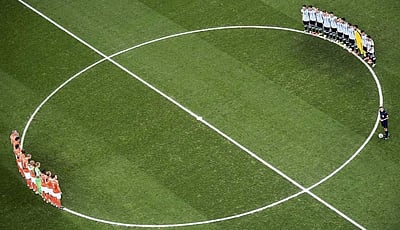 கால்பந்து உலகக் கோப்பைப் போட்டிக்குத் தகுதி பெற்ற 32 அணிகளின் பட்டியல்