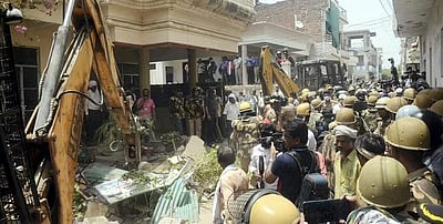 உ.பி. அதிகாரிகள் சட்டப்படி நடக்கவேண்டும்: விளக்கம் கேட்கிறது உச்ச நீதிமன்றம்