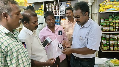 தடை செய்யப்பட்ட பிளாஸ்டிக்: காரைக்கால் கடைகளில் ஆய்வு