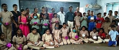 இல்லம் தேடி கல்வித் திட்டம்: மாணவா்களுக்குப் பாராட்டு