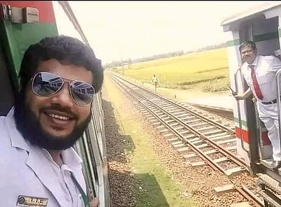 ரயில்வே பணியில் தந்தை - மகன்: இருவரது ரயிலும் ஓரிடத்தில் கடந்தபோது.. 