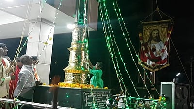 உதயேந்திரம் தூயநெஞ்ச ஆண்டவா் ஆலய பெருவிழா கொடியேற்றம்