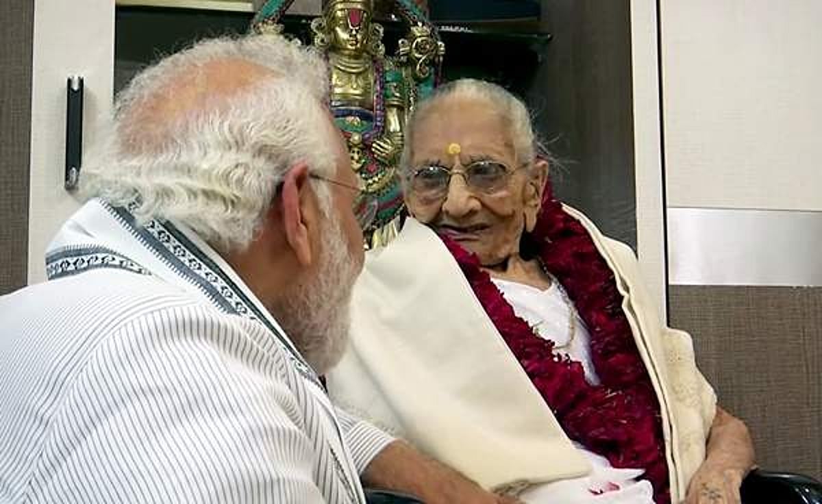 தாய் பற்றி உணர்ச்சிப்பூர்வ பதிவை வெளியிட்ட பிரதமர் மோடி