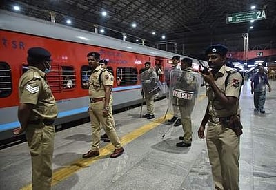 அக்னிபத்: தமிழ்நாடு ரயில் நிலையங்களில் பாதுகாப்பு அதிகரிப்பு