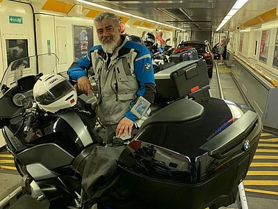 நடிகர் அஜித் பைக் பயணம்:  வைரல் ஃபோட்டோஸ்