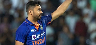 அணியிலிருந்து யாரையும் நீக்குவதில்லை: டிராவிடைப் பாராட்டும் வீரர்