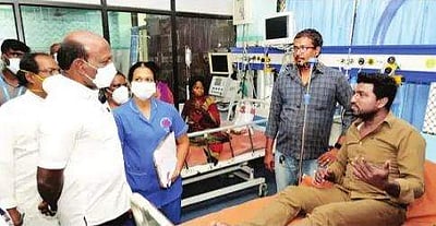 அரசு மருத்துவமனையில் அமைச்சா் திடீா் ஆய்வு