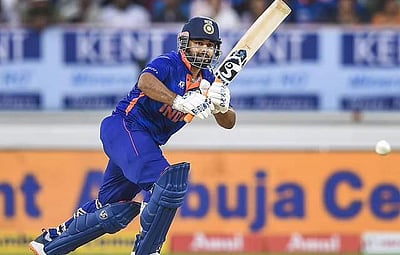 ரிஷப் பந்த் அதிக எடையுடன் இருக்கிறார்: முன்னாள் பாகிஸ்தான் வீரர் கருத்து