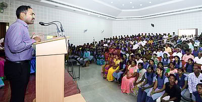 சிவகங்கை மாவட்ட மாணவா்களுக்கான ‘நீட்’ தோ்வு பயிற்சி வகுப்புகள் தொடக்கம்