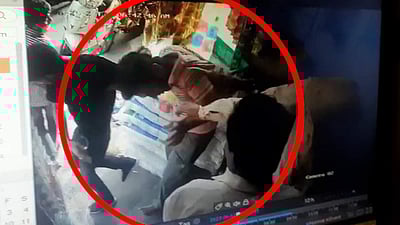 சேலத்தில் மளிகைக் கடை உரிமையாளரை கடத்திச் சென்ற வட மாநிலத்தவர்கள்! (விடியோ)