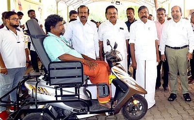 பொலிவுறு நகரத் திட்டப் பணிகளில் குறைபாடுகள்: அமைச்சா் குற்றச்சாட்டு