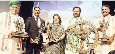 கடந்த 8 ஆண்டுகளில் வெளிநாடுகளில் இருந்து 228 சிலைகள் மீட்பு: மத்திய அமைச்சர்கள் பெருமிதம்