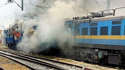 அக்னிபத்துக்கு எதிர்ப்பு: வடக்கே அதிகம் எரிவது ஏன்? 