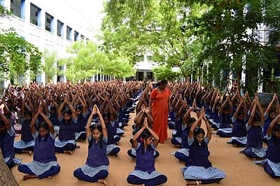 உசிலம்பட்டியில் 8-ம் ஆண்டு யோகா தின நிகழ்ச்சி 