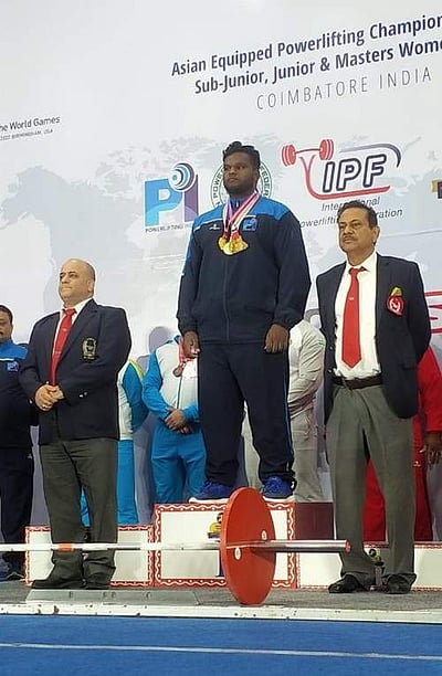 ஆசிய வலு தூக்கும் போட்டி: 4 தங்க பதக்கங்கள் வென்றார் மணப்பாறை மாணவர்