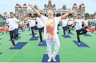 பிரபஞ்சத்துக்கு அமைதியைத் தருகிறது யோகா: பிரதமர் நரேந்திர மோடி