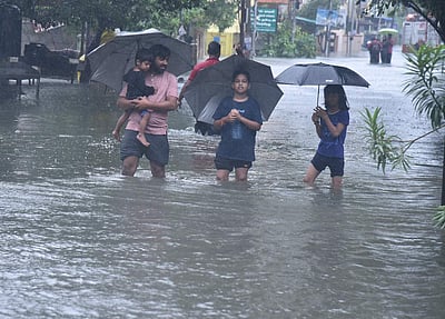 ஜம்மு-காஷ்மீரில் கனமழை: 3 மாவட்டங்களில் பள்ளி, கல்லூரிகளுக்கு விடுமுறை
