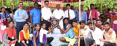 வாழ்வில் சாதிப்பதையே லட்சியமாக கொள்ள வேண்டும்