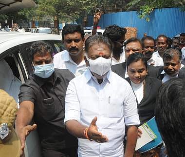 என்ன செய்யப் போகிறார் ஓபிஎஸ்? இன்று மாலை செய்தியாளர் சந்திப்பு