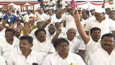 ‘வெளியே செல்லுங்கள்’:ஓபிஎஸ்ஸுக்கு எதிராக பொதுக்குழு அரங்கில் முழக்கம்