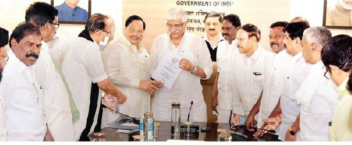 தமிழகத்தின் ஒப்புதலின்றி மேக்கேதாட்டில் அணை கட்ட முடியாது: அனைத்துக் கட்சி குழுவிடம் மத்திய அமைச்சர் உறுதி