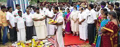 போரூா் ஏரியில் ரூ.100 கோடியில் வெள்ளத் தடுப்பு பணிகள்: அமைச்சா் தா.மோ.அன்பரசன் தொடக்கி வைத்தாா்