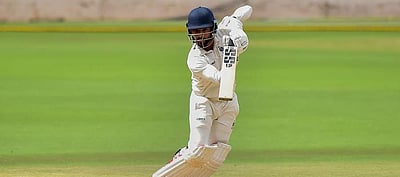 மும்பைக்குப் பின்னடைவு: முதல் இன்னிங்ஸில் முன்னிலை பெற்ற ம.பி.