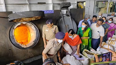சென்னை பகுதியில் கைப்பற்றப்பட்ட ரூ.2 கோடி மதிப்பிலான கஞ்சா தீவைத்து அழிப்பு