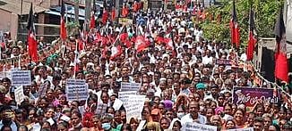 அதிமுகவை சசிகலா வழி நடத்த வேண்டும்:  சசிகலா வீட்டின் முன் அதிமுகவினர் கோஷம்