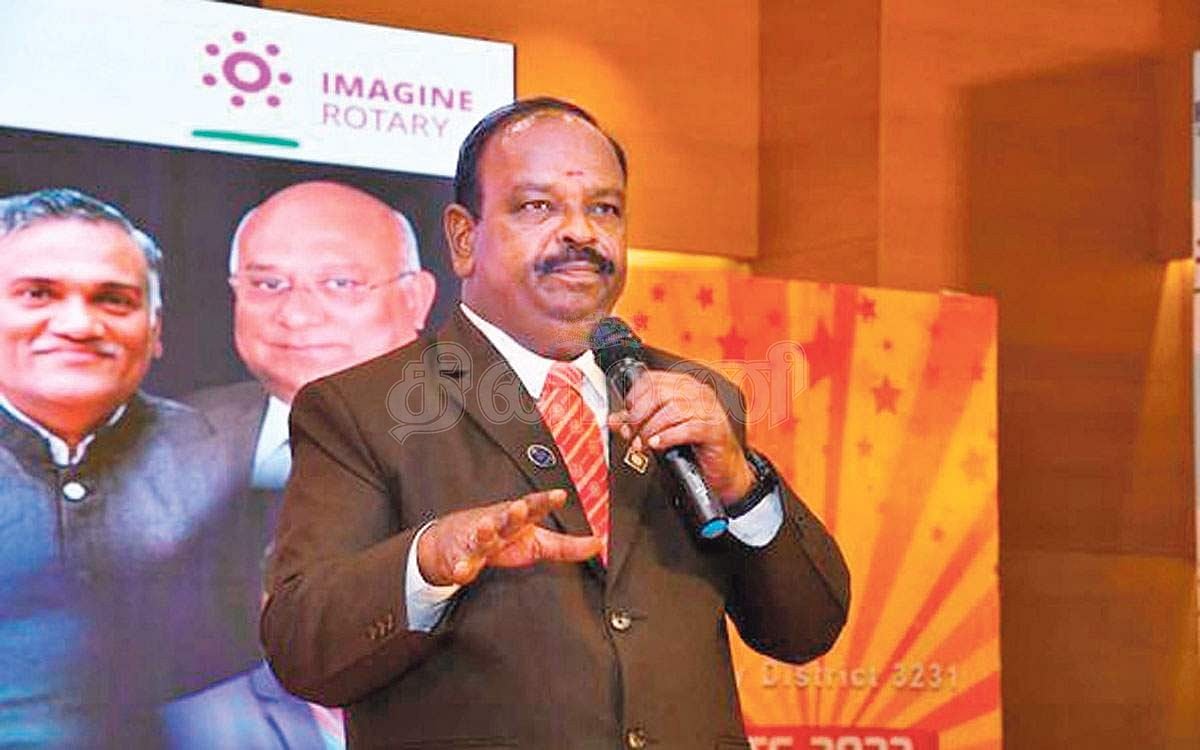 நெசவாளியாகத் தொடங்கி...