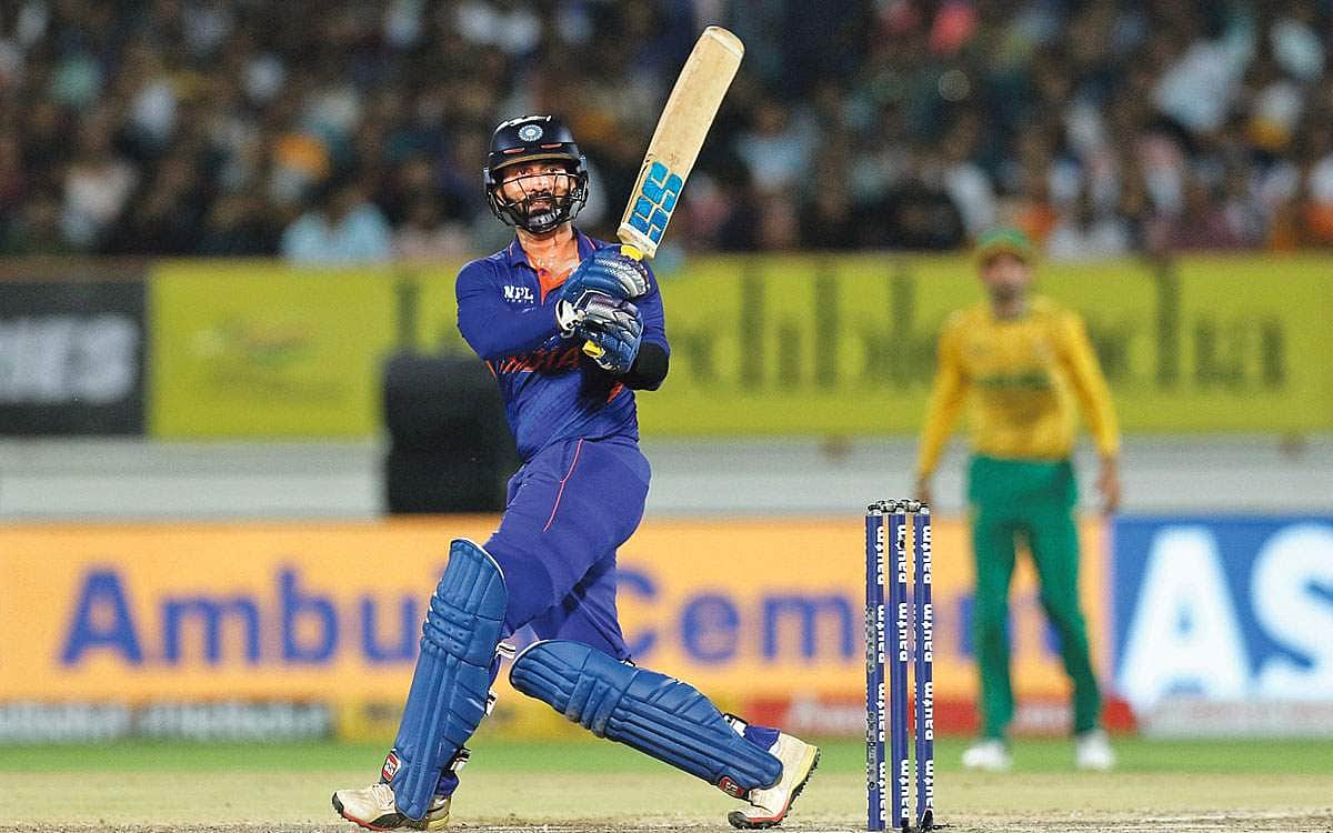 பீனிக்ஸ் பறவையான டி.கே.