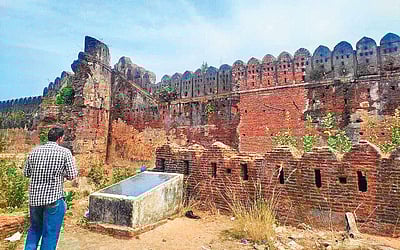 அறியப்படாத ஆலம்பரைக் கோட்டை