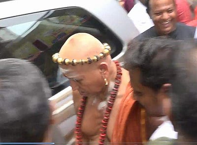 'பேட்டி கொடுத்தா வேட்டிய உருவிடுவாங்க': மதுரை ஆதீனத்தின் கலகலப்பு பதில்