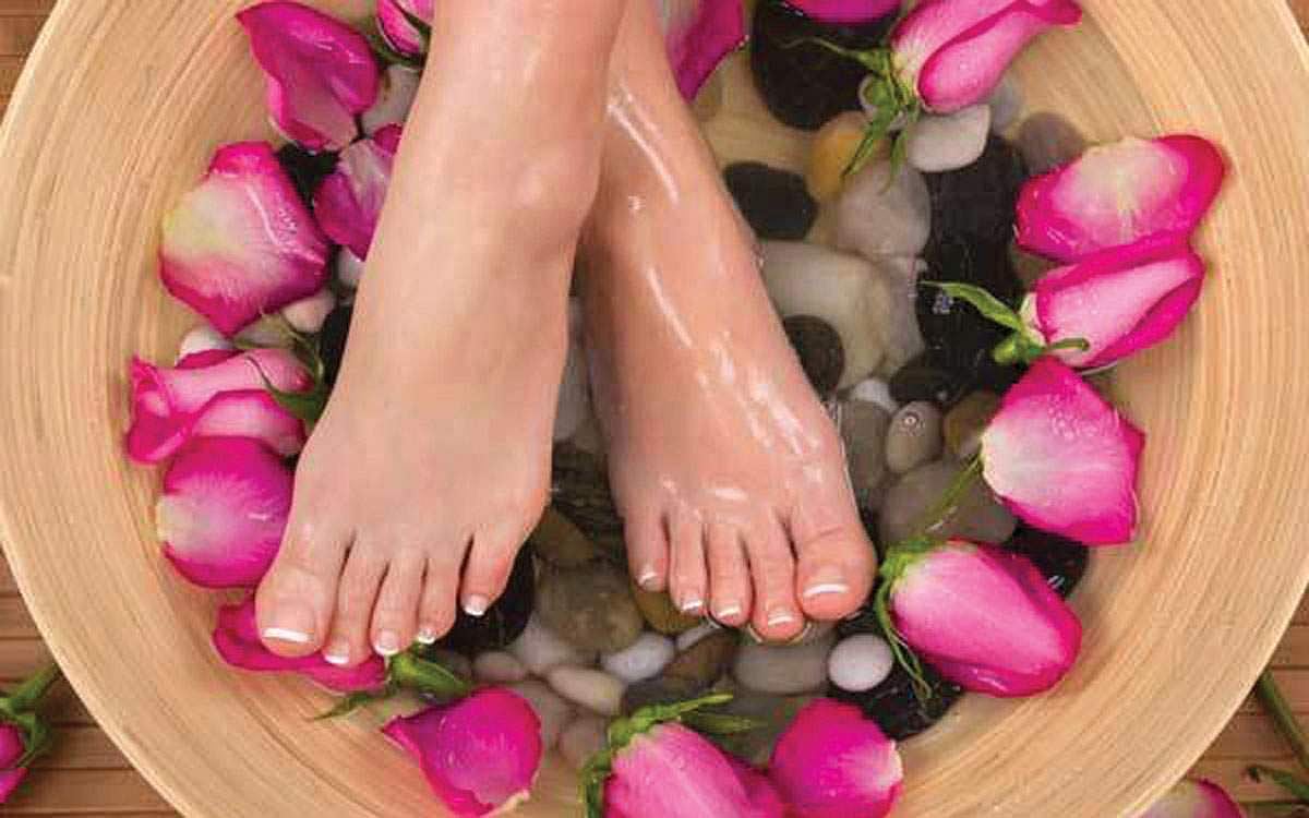 பாதத்தைக் கவனியுங்க..!