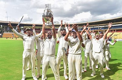 88 வருட ரஞ்சி கோப்பை வரலாற்றில் முதன் முறையாக கோப்பையை வென்று மத்திய பிரதேச அணி சாதனை