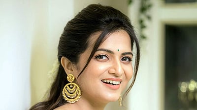 பளபளக்கும் திவ்யதர்ஷினி - புகைப்படங்கள்