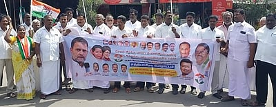 அக்னிபத் திட்டத்தை எதிா்த்து காங்கிரஸாா் ஆா்ப்பாட்டம்