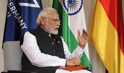 ஜி7 மாநாட்டை முடித்துக் கொண்டு ஐக்கிய அரபு அமீரகம் புறப்பட்டார் மோடி (விடியோ)